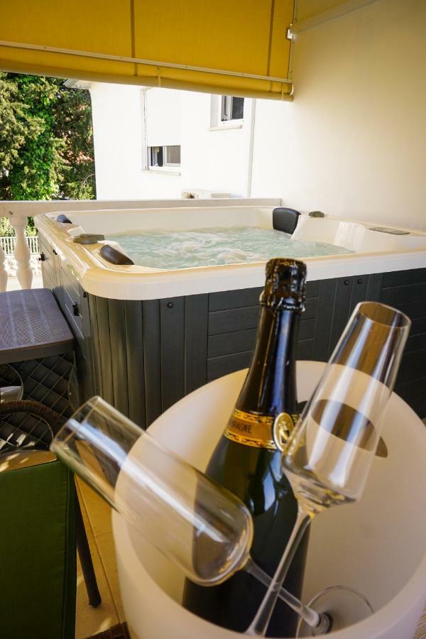 Apartment Paula With Private Jacuzzi And Parking- Near The Beach 자다르 외부 사진