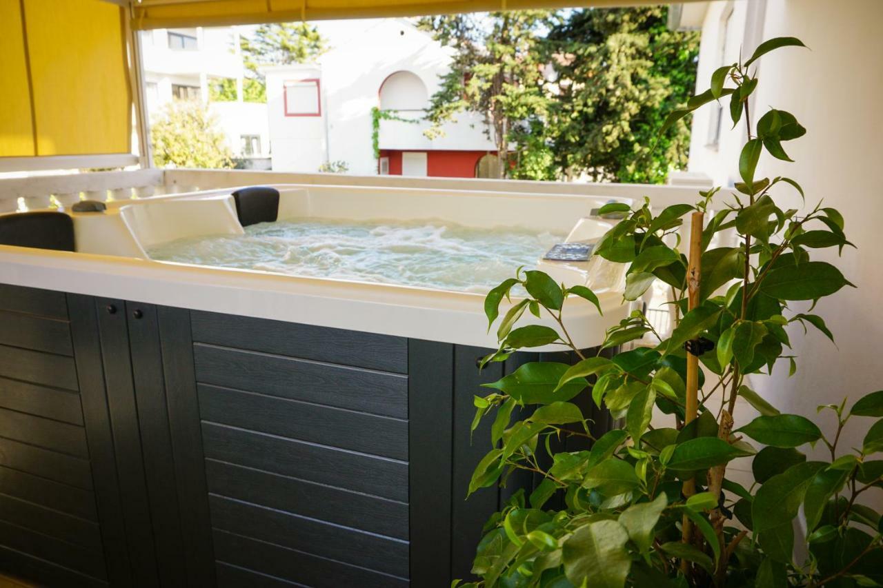 Apartment Paula With Private Jacuzzi And Parking- Near The Beach 자다르 외부 사진