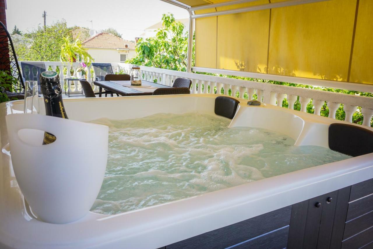 Apartment Paula With Private Jacuzzi And Parking- Near The Beach 자다르 외부 사진